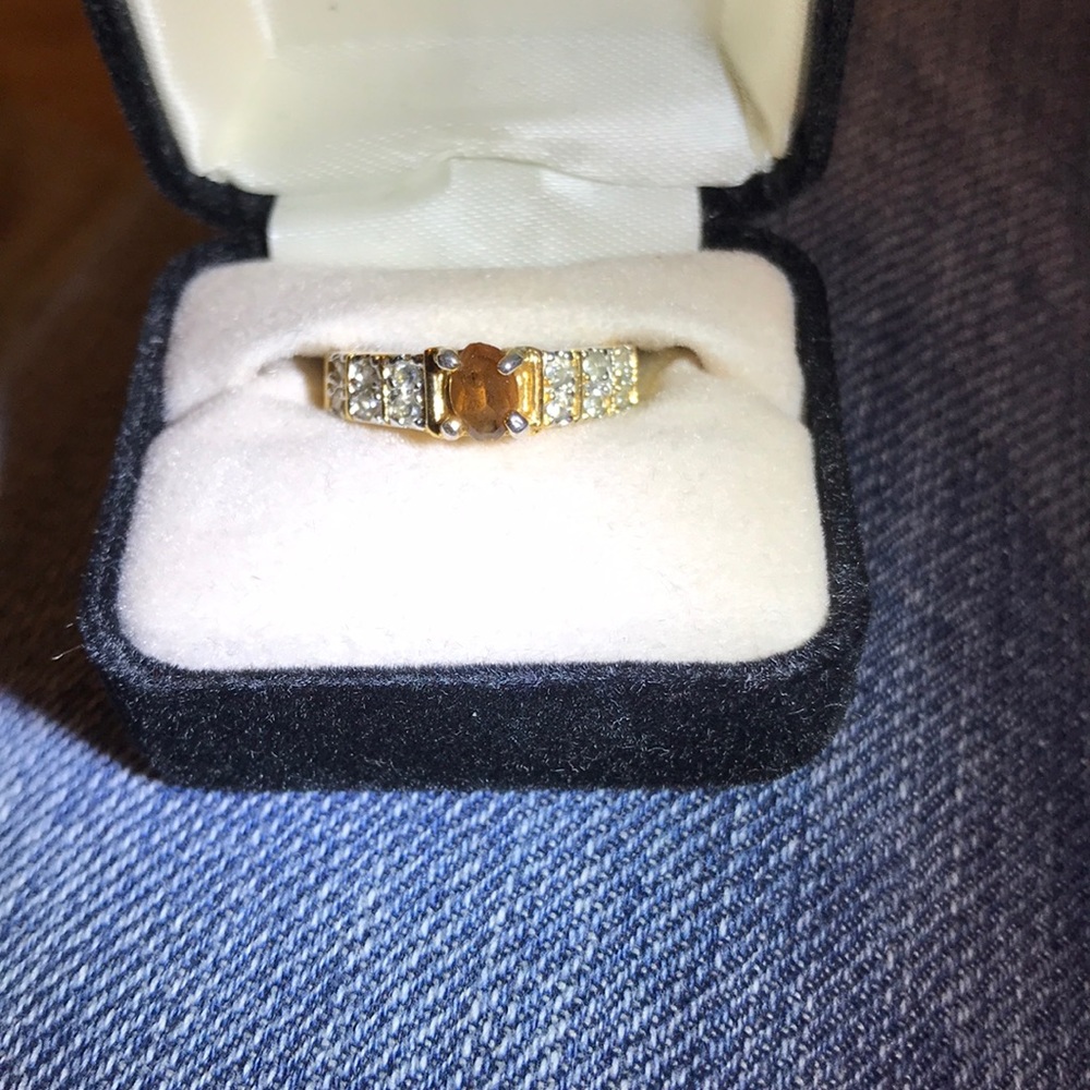 Gorgeous topaz and gold ring. Size 5.